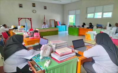Tentukan Kelulusan Siswa Kelas IX, MTsN 2 Bolsel Gelar Rapat Pleno Dewan Guru