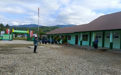 Upacara Hari Kesaktian Pancasila di MTs Negeri 2 Bolsel