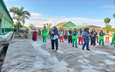 Tingkatkan Kebugaran dan Kebersamaan, MTsN 2 Bolsel Gelar Senam Pagi Bersama